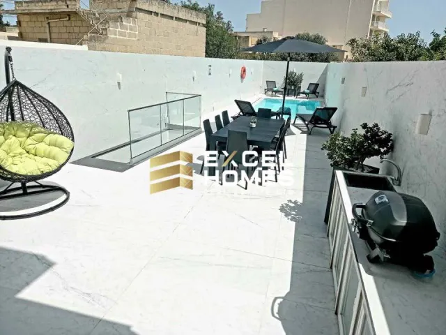 Property at Xewkija